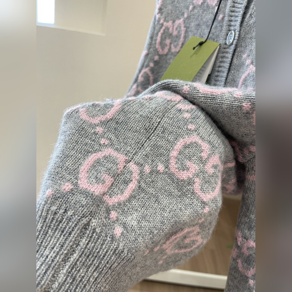 Gucci Pink Logo Gray Cardigan - Picture 7 of 9